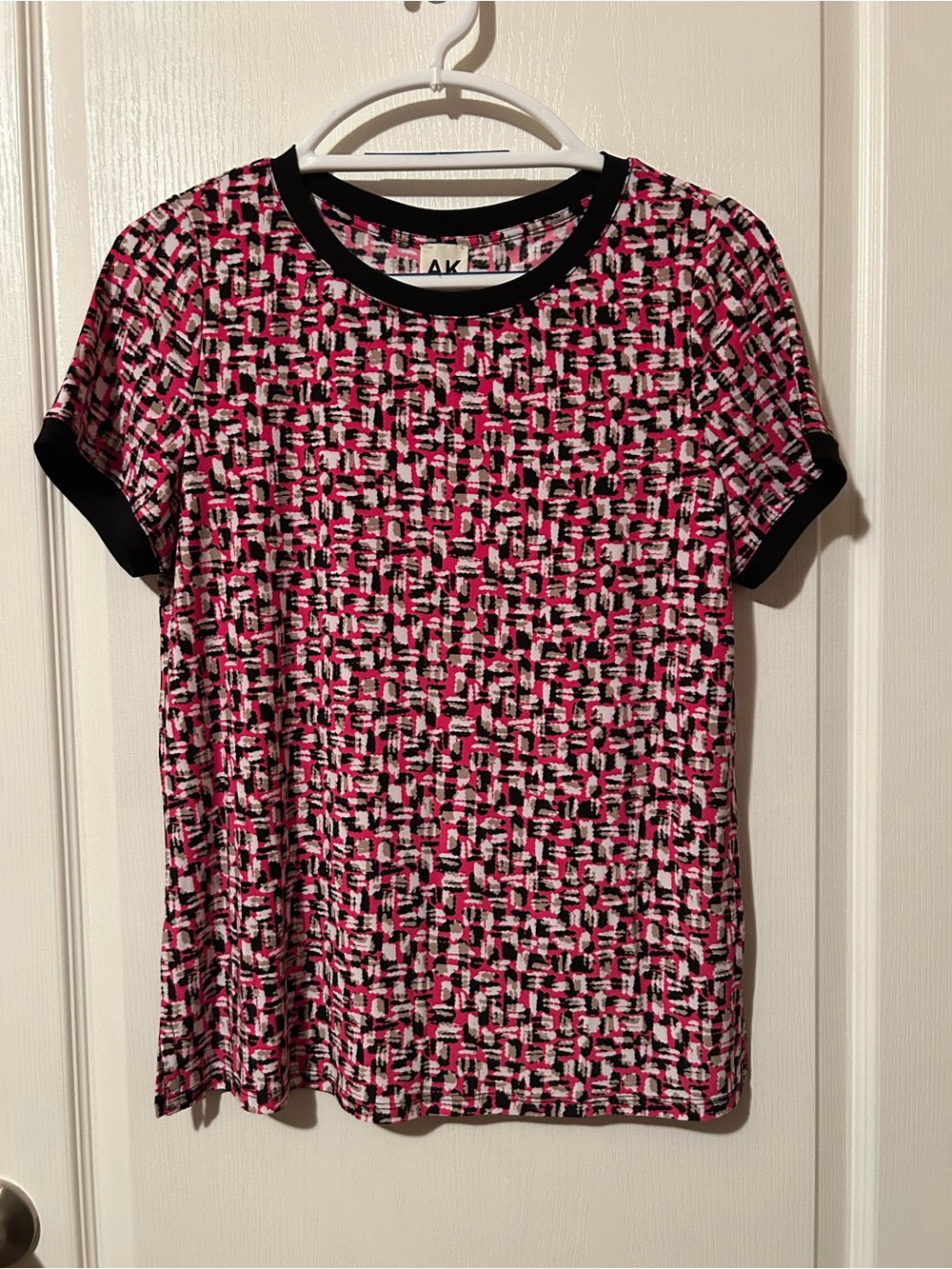 NWOT Anne Klein Pink and Black Patterned Short Sleeve Top